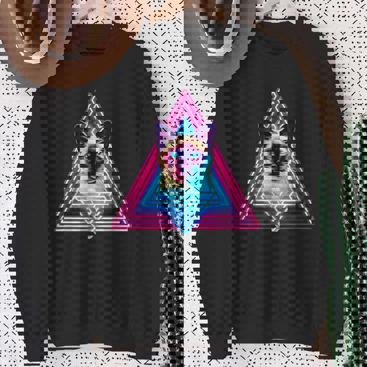 レトロな三角形のピラミッド猫のシャム猫 スウェットシャツ 年配の女性への贈り物