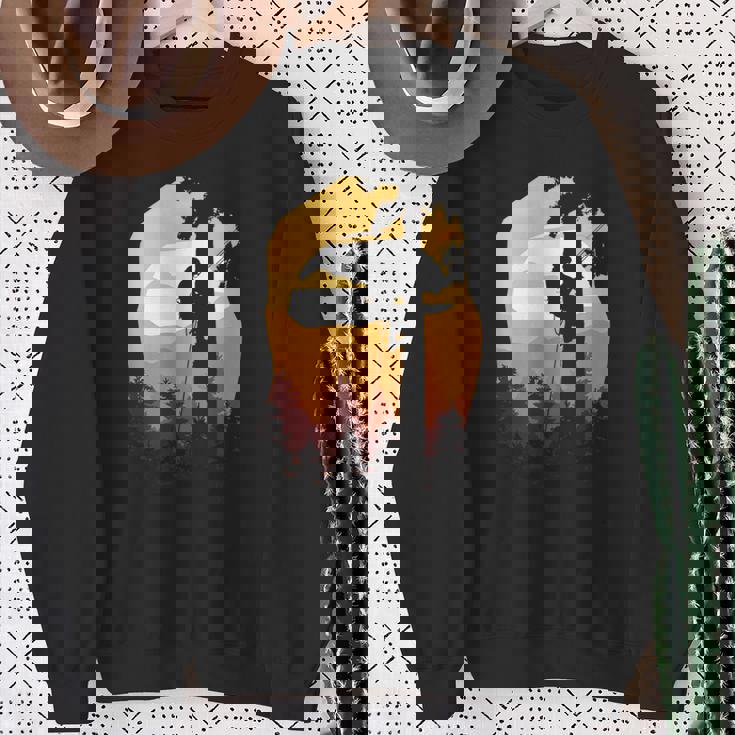 レトロサンセットツリークライマーアーボリスト。 スウェットシャツ 年配の女性への贈り物