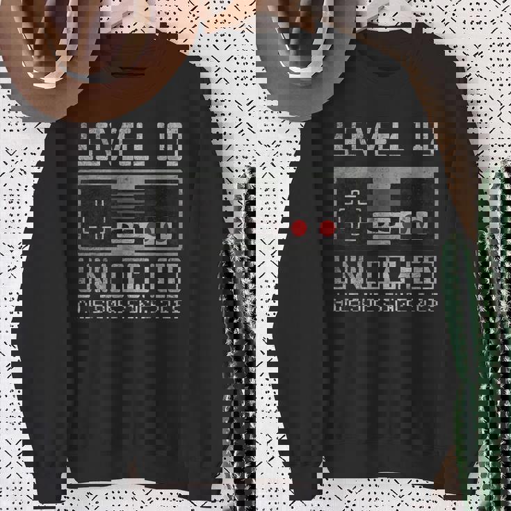 レベル 10 アンロック 10歳の誕生日 10歳のビデオゲーマー 男の子 スウェットシャツ 年配の女性への贈り物