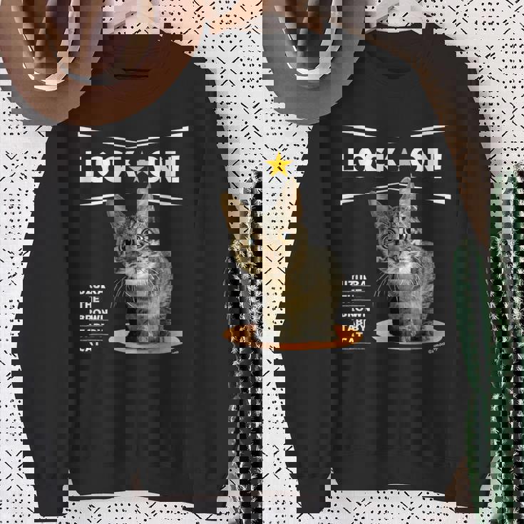 ロックオンなねこ 狙う猫 Cat スウェットシャツ 年配の女性への贈り物