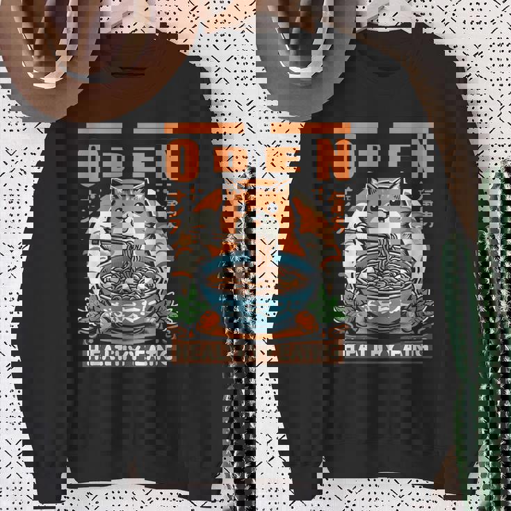 ロマンティックな日本語の面白いセッションで猫とおでんを味わう スウェットシャツ 年配の女性への贈り物