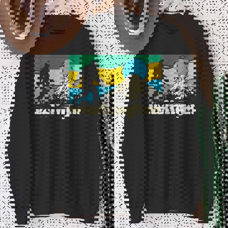 ワシントン州立大学ホームマウンテンズ ビッグフット サスカッチ イエティ ギフト スウェットシャツ 年配の女性への贈り物