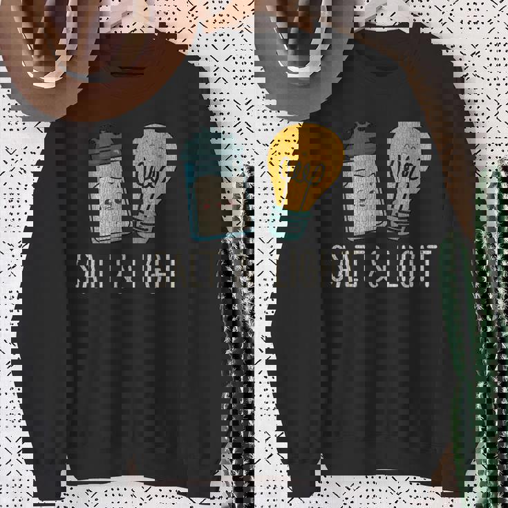 ヴィンテージ キュート ソルトライト 聖書 詩 マタイ 誇り高きクリスチャン スウェットシャツ 年配の女性への贈り物