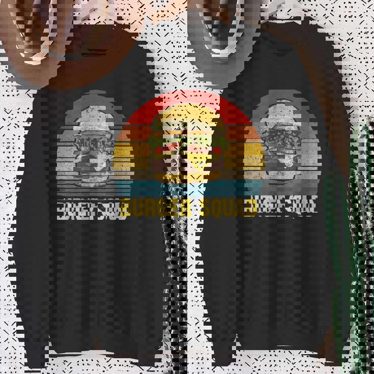 ヴィンテージ バーガー スクワッド チーズバーガー ハンバーガー 恋人へのギフトに スウェットシャツ 年配の女性への贈り物