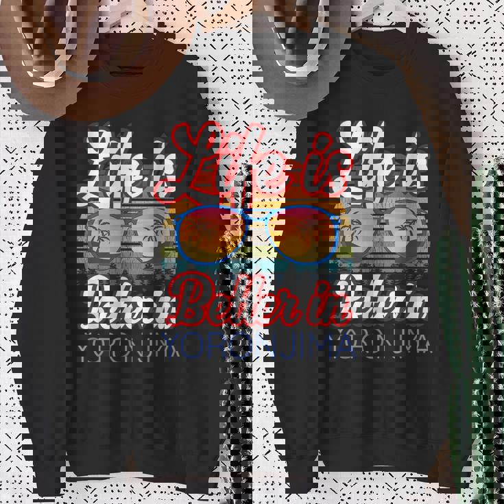 与論島おみやげ 与論島ビーチリゾートでの生活はもっといい スウェットシャツ 年配の女性への贈り物