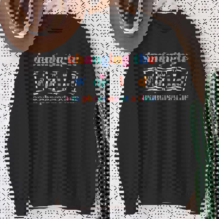 世界を変える失読症の先生 一度に一つの音素 スウェットシャツ 年配の女性への贈り物