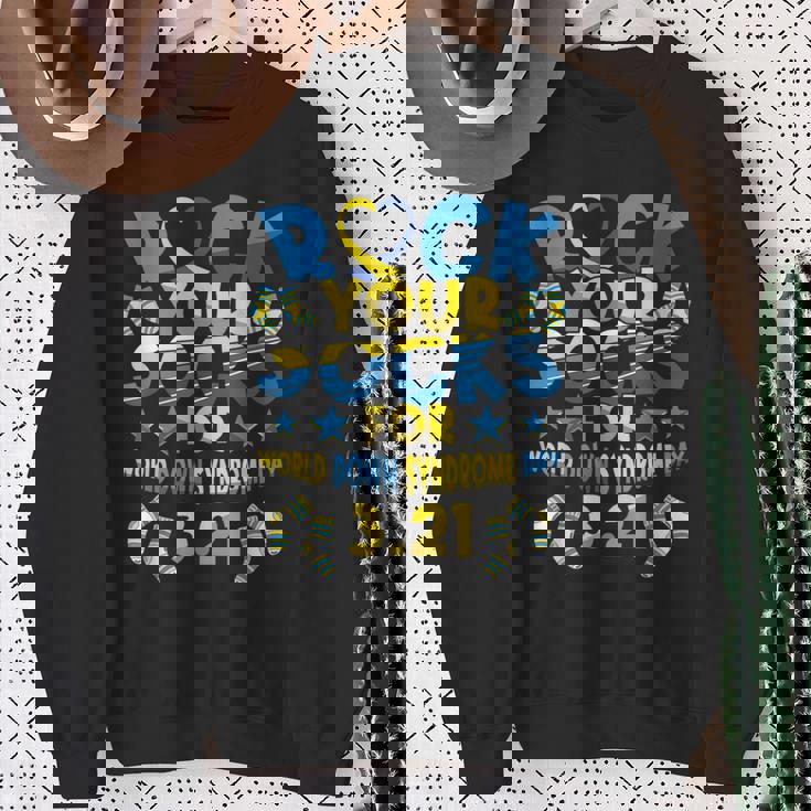 世界ダウン症デー321啓発に向けて、靴を履いて頑張ろう スウェットシャツ 年配の女性への贈り物