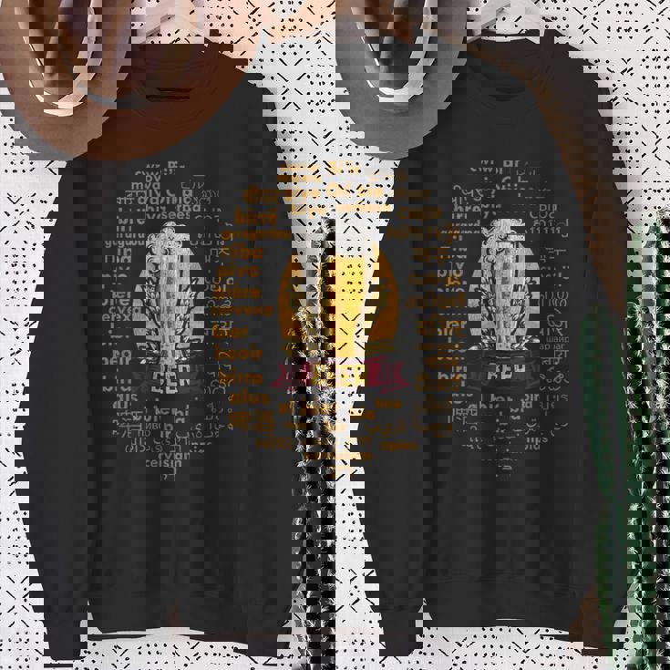 世界言語のビールおかしいビール愛好家の贈り物 スウェットシャツ 年配の女性への贈り物