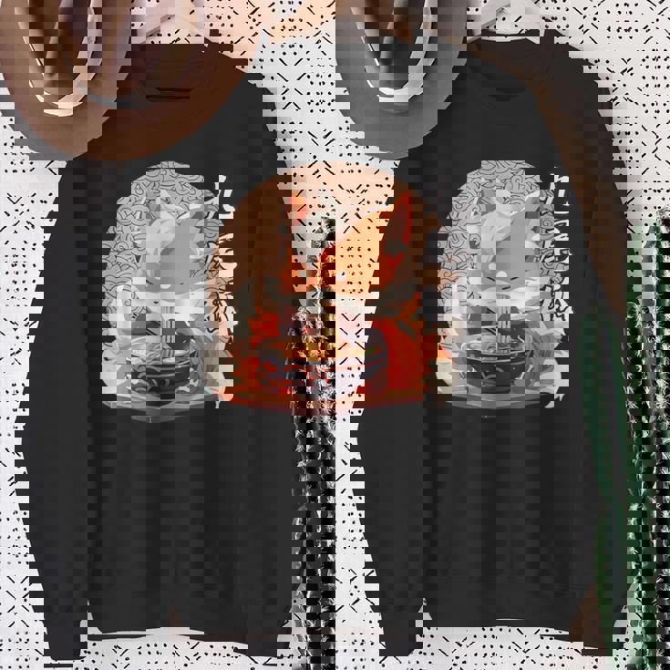 九尾の狐、ラーメンを食べる九尾の狐 スウェットシャツ 年配の女性への贈り物