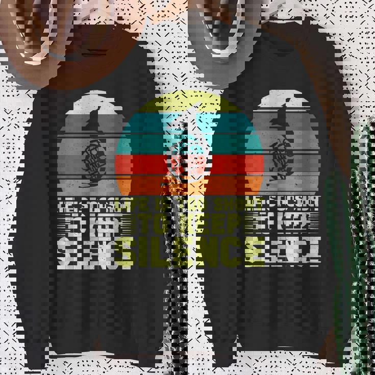 人生は短すぎて沈黙を保つにはフレンチホルン スウェットシャツ 年配の女性への贈り物