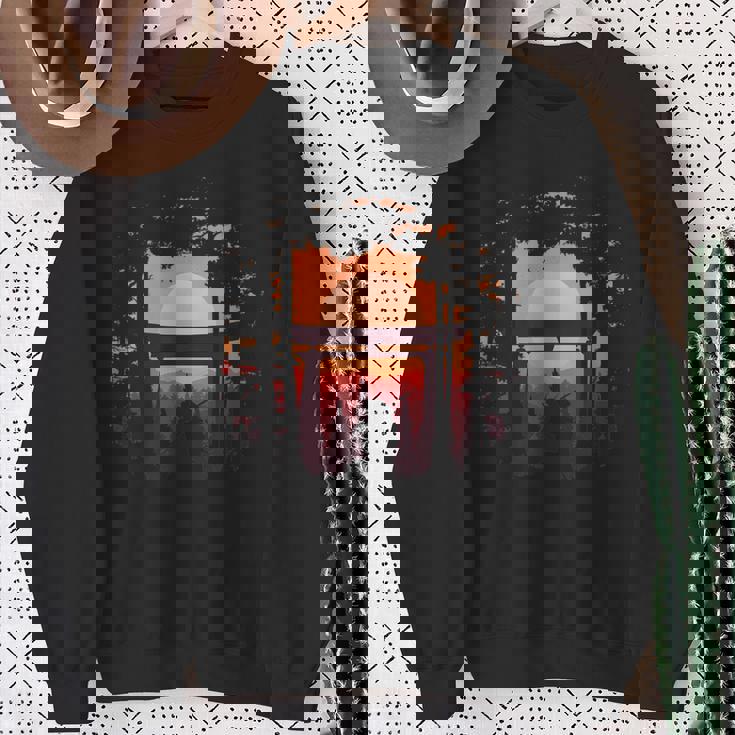 伝統的な日本の侍 日没と鳥居 スウェットシャツ 年配の女性への贈り物