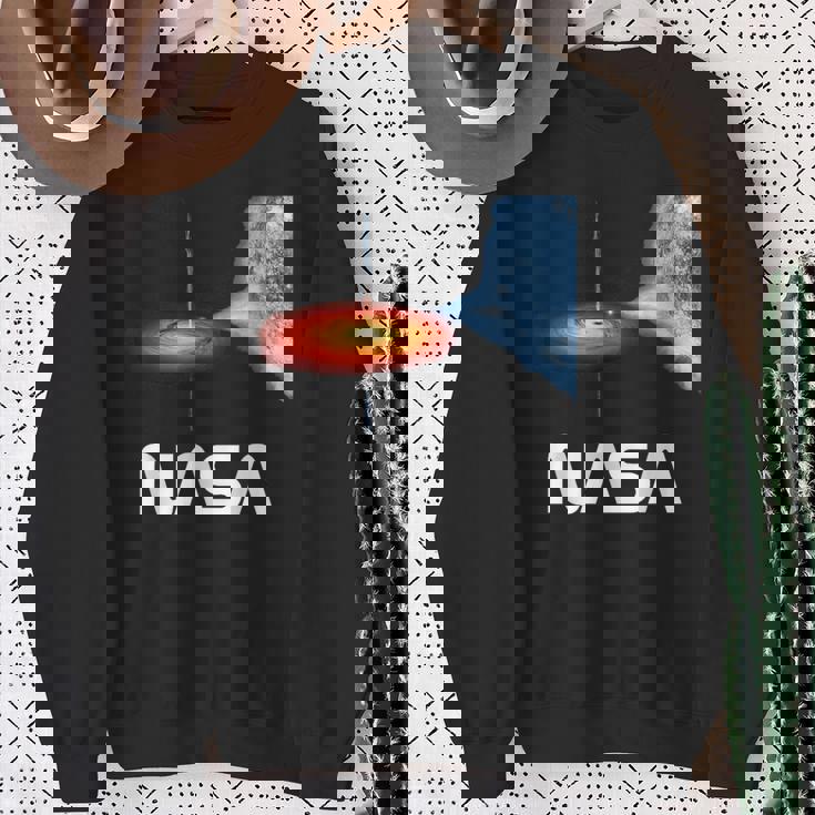 公式ライセンス。 Nasaシグナスブラックホールスペースギフト スウェットシャツ 年配の女性への贈り物