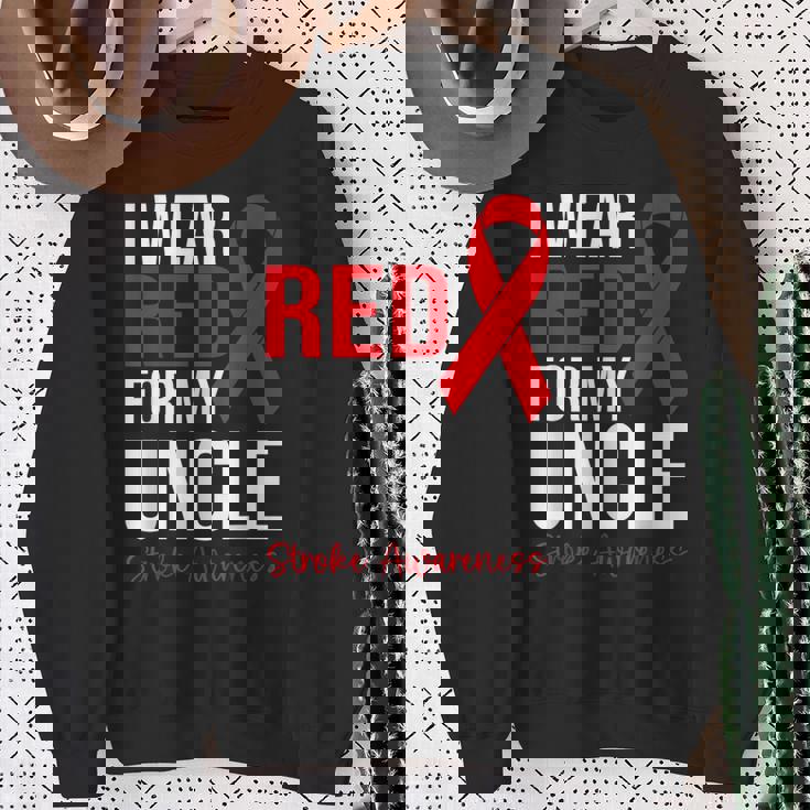 叔父さんの脳卒中啓発のために赤を着ています スウェットシャツ 年配の女性への贈り物