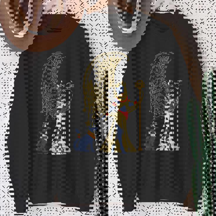 古代の典型的な猫の女神バステット エジプト 三日月 月 月 スウェットシャツ 年配の女性への贈り物