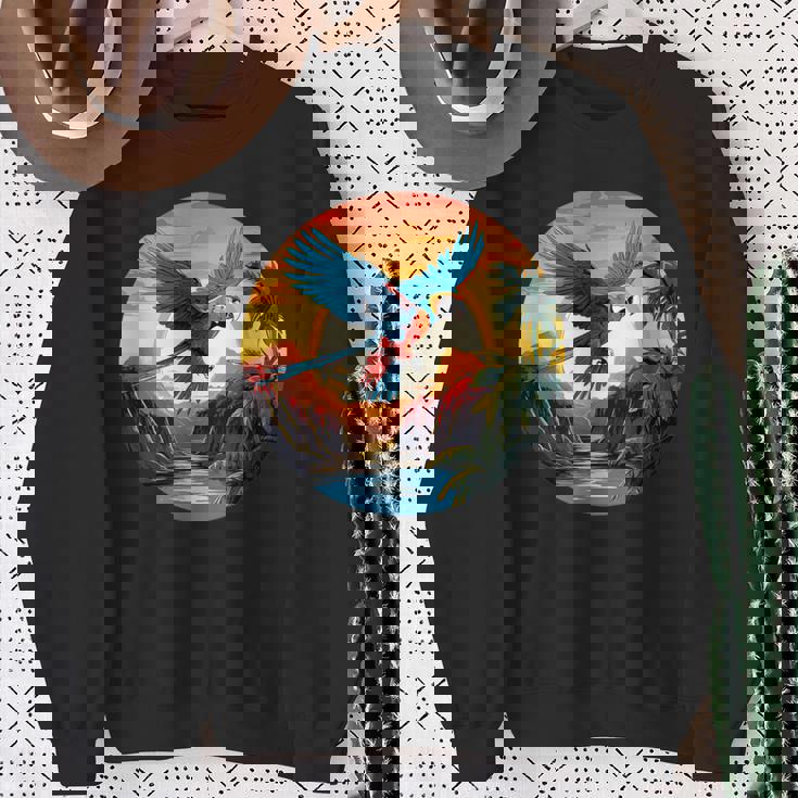 夕日の美しいコンゴウインコ、スカーレットコンゴウインコ スウェットシャツ 年配の女性への贈り物