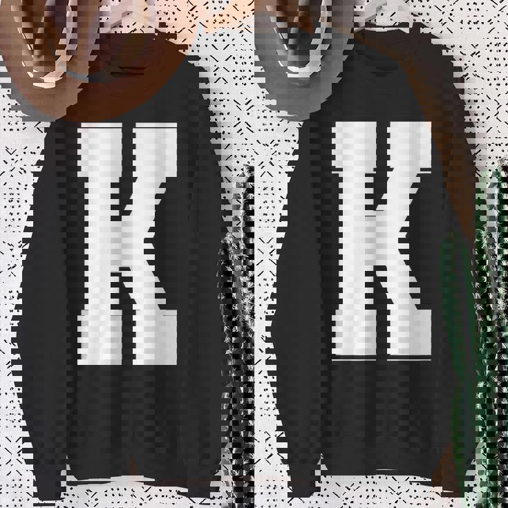 大文字 K アルファベットモノグラム イニシャル スウェットシャツ 年配の女性への贈り物