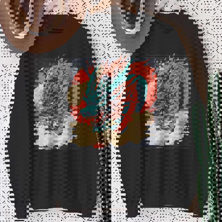 大胆でクールな外観の素晴らしい日本のドラゴン。 スウェットシャツ 年配の女性への贈り物