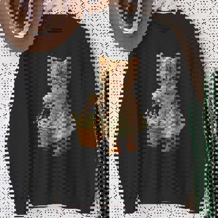 子猫、茶トラ、かわいい、おもしろい、癒し、花かご、ワンピース、可愛い、花束 スウェットシャツ 年配の女性への贈り物