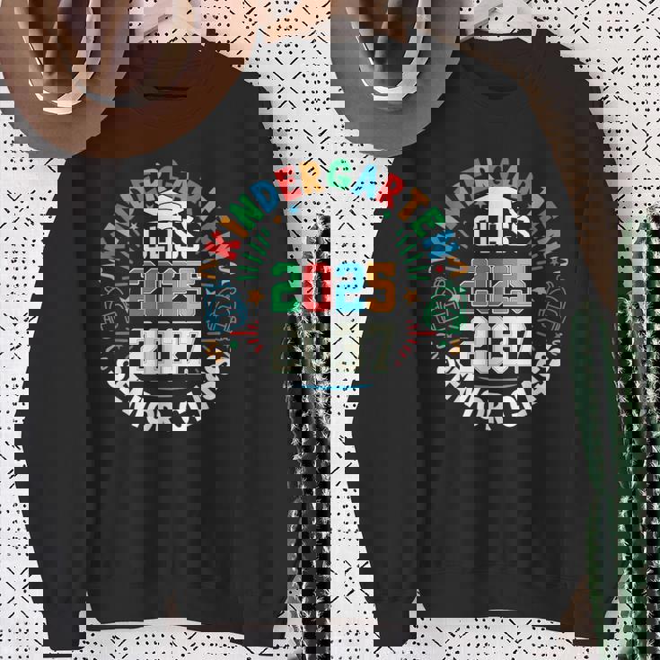 幼稚園卒業クラス 2025年度シニア2037年クラス スウェットシャツ 年配の女性への贈り物