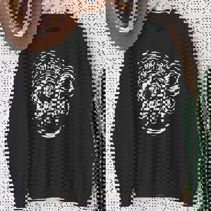 微笑むことを忘れないでください スウェットシャツ 年配の女性への贈り物