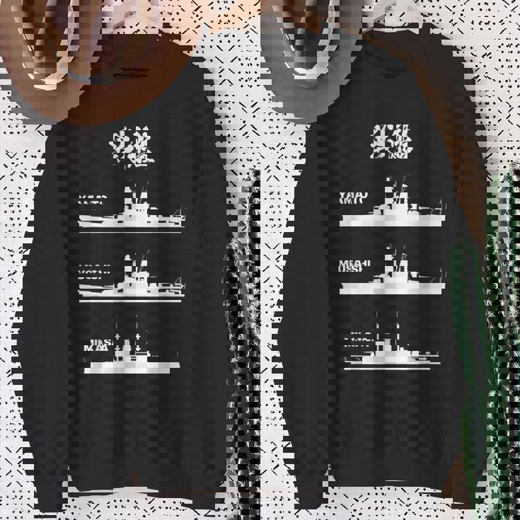 戦艦【大和 武蔵 三笠】軍艦 シルエット 日本 大日本帝国 海軍 帝国海軍 船 面白い ネタ 文字入り ウケ狙い スウェットシャツ 年配の女性への贈り物