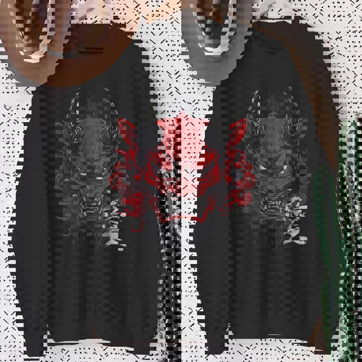 日本の伝統的な鬼の仮面日本の漢字アート スウェットシャツ 年配の女性への贈り物