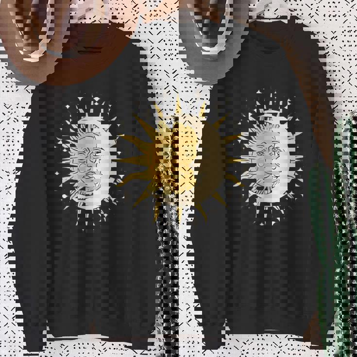 月 太陽 美的 神秘的 スウェットシャツ 年配の女性への贈り物