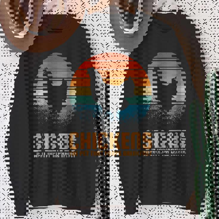 朝ごはんを食べるペット、ニワトリ スウェットシャツ 年配の女性への贈り物