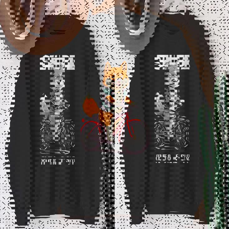 柴犬 いぬ イラスト 柴犬好き 犬好き 自転車 かわいい おもしろ レトロ Ride For Life's Joy スウェットシャツ 年配の女性への贈り物