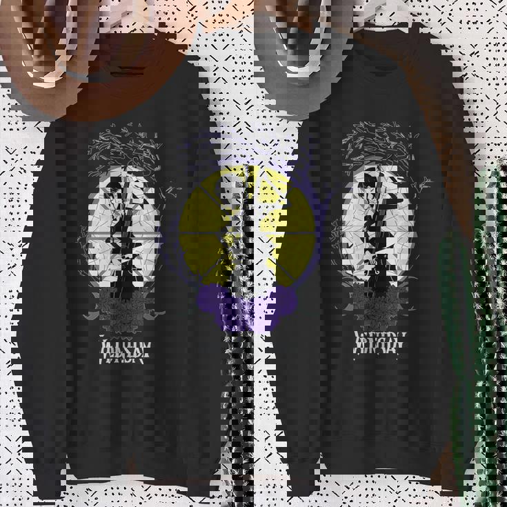 水曜シリーズ 水曜 ガラス窓付きチェロ演奏 スウェットシャツ 年配の女性への贈り物