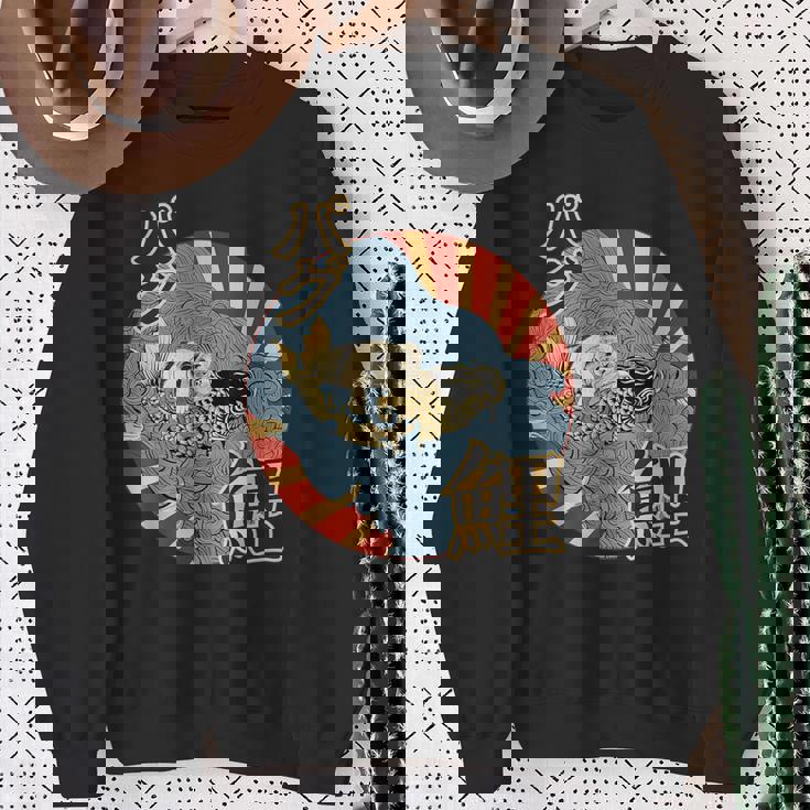 波を介して鯉に乗るパグ日本のヴィンテージ画 スウェットシャツ 年配の女性への贈り物