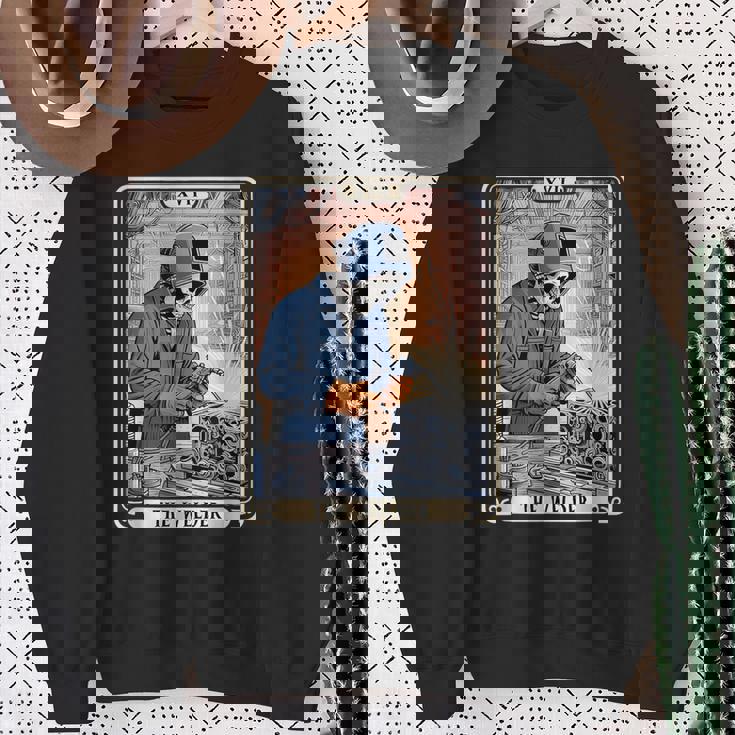 溶接機 溶接 タロット カード スケルトン 面白い 金属製 労働者 スウェットシャツ 年配の女性への贈り物