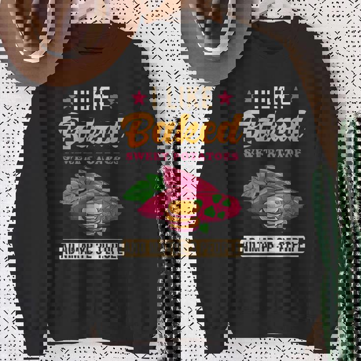 焼き芋が好きで、3人で面白いじゃがいも スウェットシャツ 年配の女性への贈り物