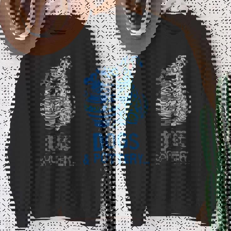 犬と陶器 面白い犬の陶芸家 アート スウェットシャツ 年配の女性への贈り物