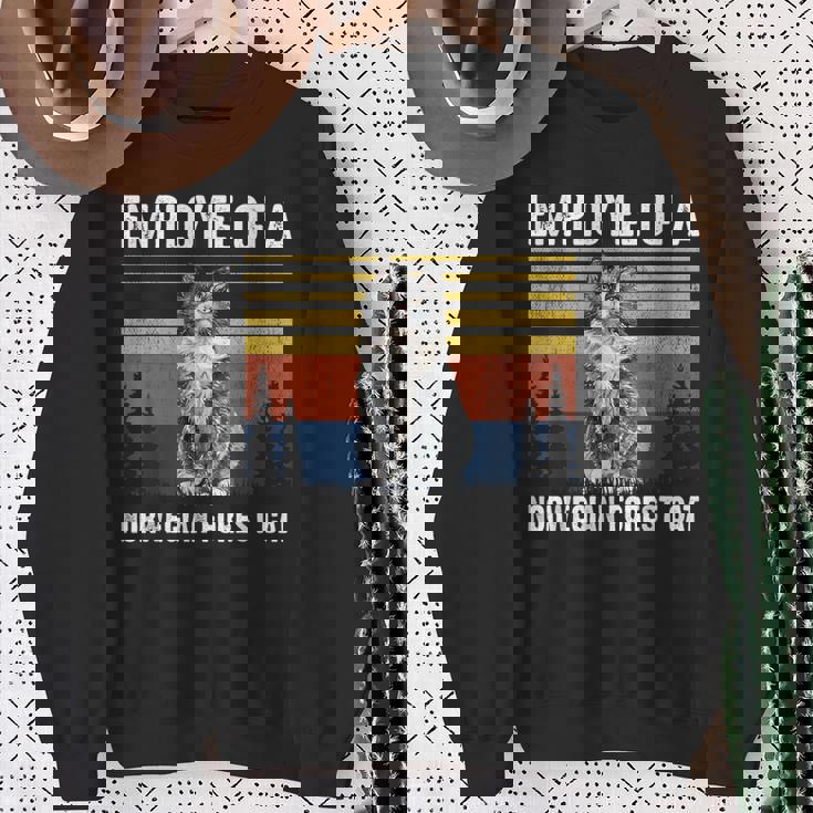 猫 ノルウェージャンフォレストキャットの社員 スウェットシャツ 年配の女性への贈り物