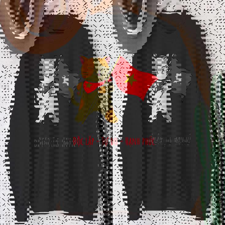 猫 ベトナム国旗 キティ おもしろギフト ブラック スウェットシャツ 年配の女性への贈り物