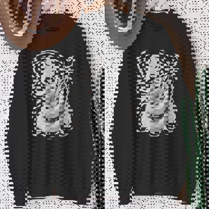 白蛇と弁財天 和風神秘デザイン 蛇と楽器モチーフ スウェットシャツ 年配の女性への贈り物