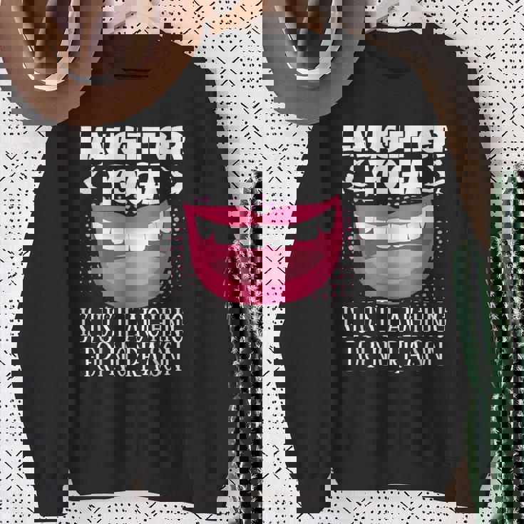 笑いヨガは理由もなくただ笑うだけの瞑想 スウェットシャツ 年配の女性への贈り物