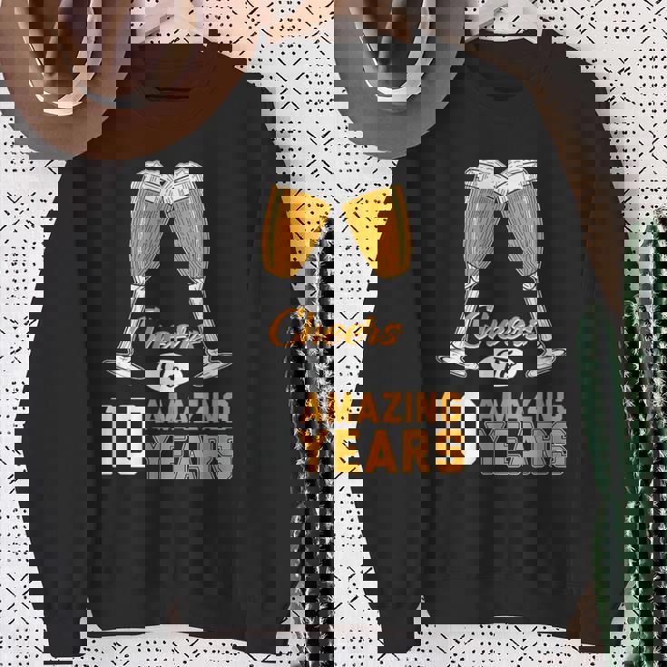 結婚10周年記念ギフト Cheers Amazing Years Married スウェットシャツ 年配の女性への贈り物