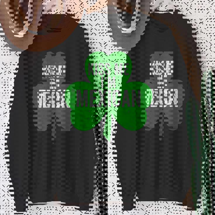 聖パトリックデー 面白いギフト Kiss Me I'm Mexican スウェットシャツ 年配の女性への贈り物