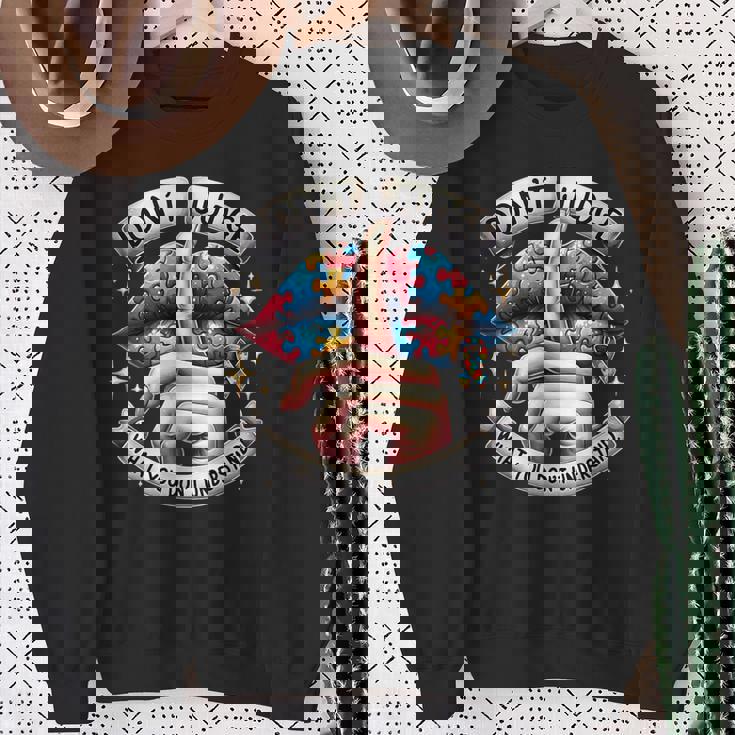 自閉症啓発唇を理解していないことを判断しないでください スウェットシャツ 年配の女性への贈り物