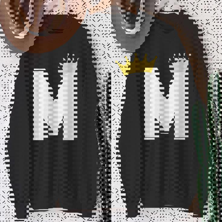 英文字 M 大文字 アルファベット モノグラム イニシャル キング クイーン クラウン スウェットシャツ 年配の女性への贈り物