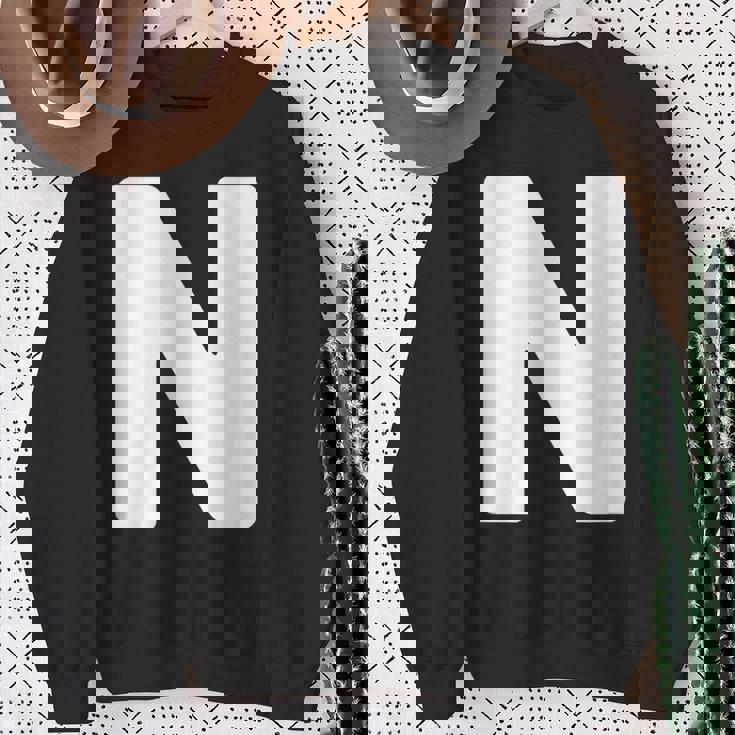 英文字 N 大文字 アルファベット モノグラム イニシャル スウェットシャツ 年配の女性への贈り物