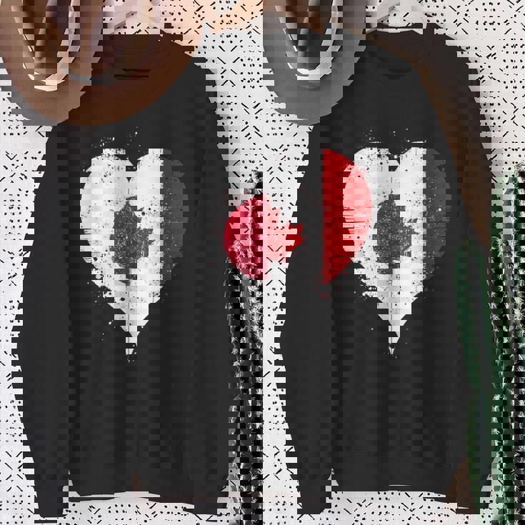 誇り高き日系カナダ人を想うビンテージスタイルのクールなカナダ国旗と日本国旗 スウェットシャツ 年配の女性への贈り物