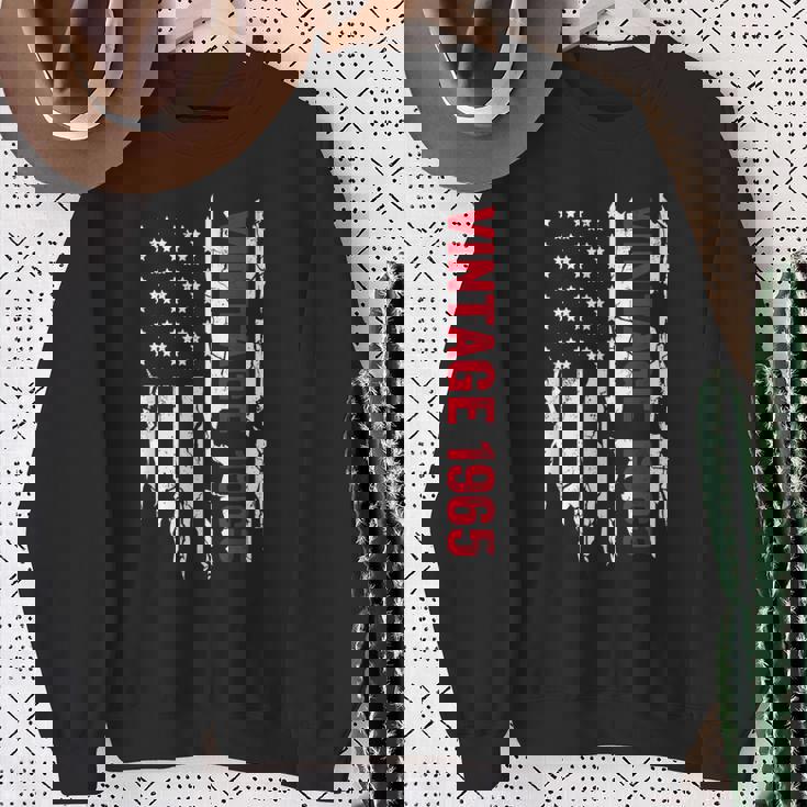 誕生日のためのアメリカ国旗誕生年 1965 スウェットシャツ 年配の女性への贈り物