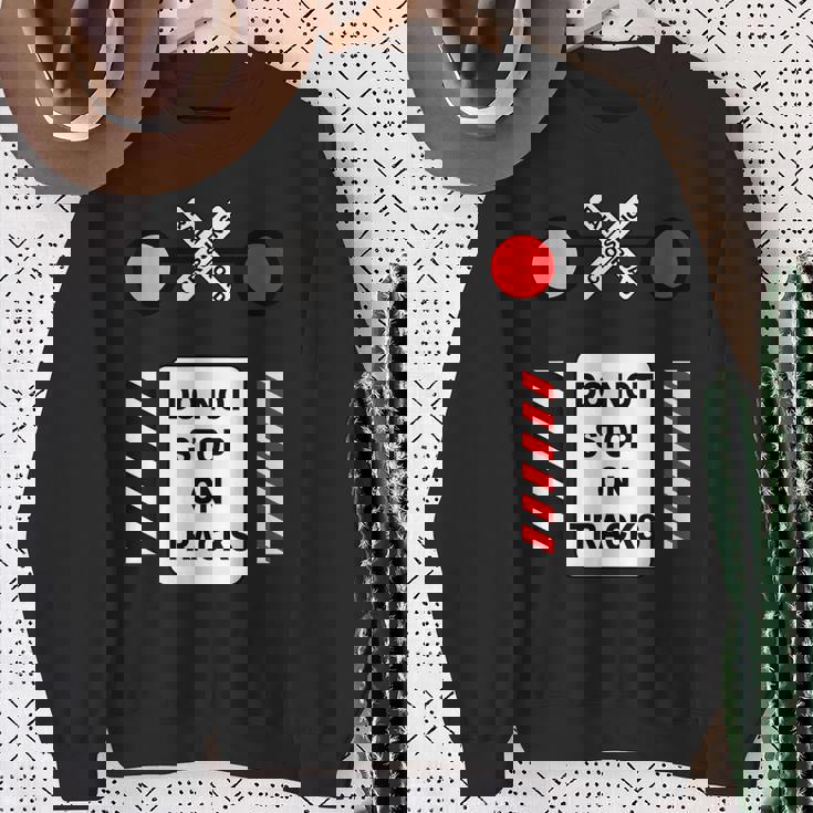 踏切サイン ハロウィン コスチューム 鉄道 電車 スウェットシャツ 年配の女性への贈り物