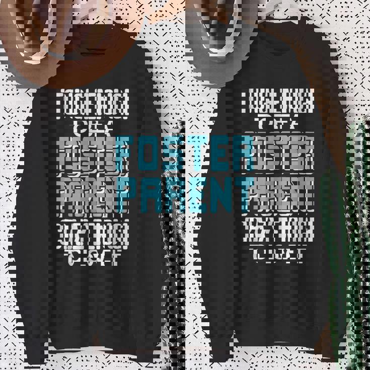 里親になるには十分な強さと情熱 スウェットシャツ 年配の女性への贈り物