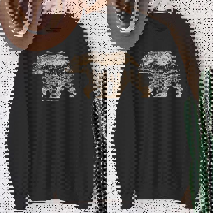 野生動物 レトロ 野生動物 クマ アウトドア 自然 森林 木 スウェットシャツ 年配の女性への贈り物