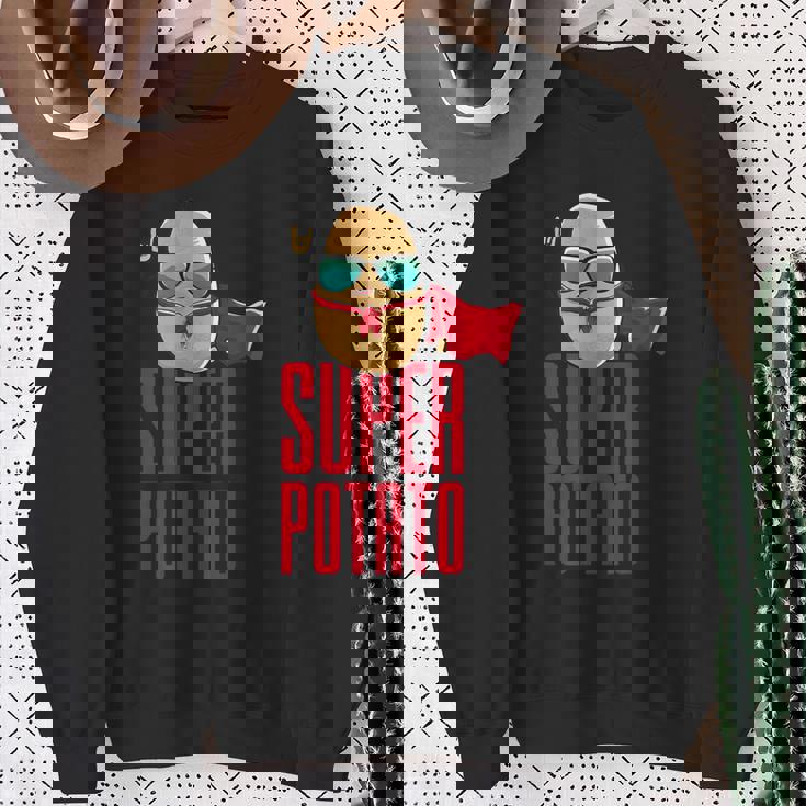 面白いかわいいスーパーポテトアニメ衣装グラフィックデザイン。 スウェットシャツ 年配の女性への贈り物