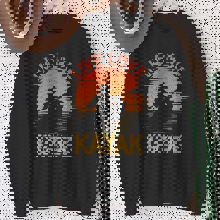 面白いカヤック愛好家 カヤックライブ ラブカヤック スウェットシャツ 年配の女性への贈り物